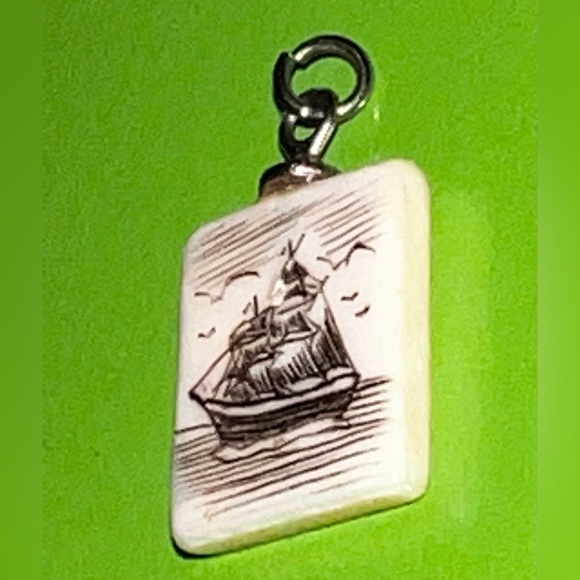 SCRIMSHAW SHIP sailing clipper? Colonial? Pirate steampunk sailor Vintage dainty - Picture 2 of 5
